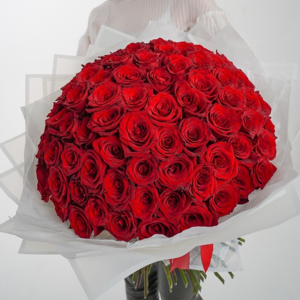 https://content2.flowwow-images.com/data/flowers/1000x1000/12/1676070311_84897312.jpg